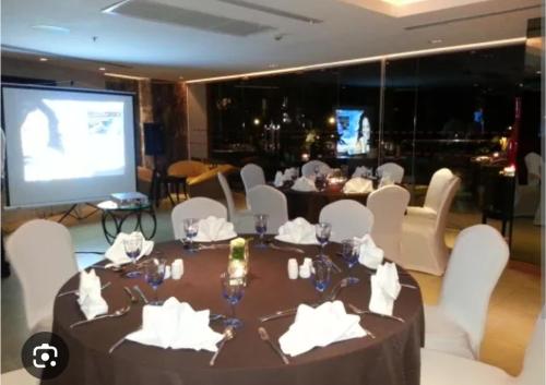 TV a/nebo společenská místnost v ubytování Nova hotel