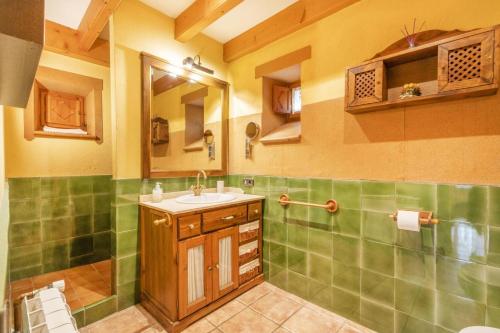a bathroom with a sink and a mirror at Cal Viudet Vell in Caserras