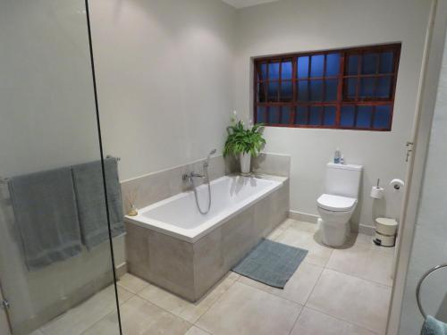 Phòng tắm tại Home on Haven Hill