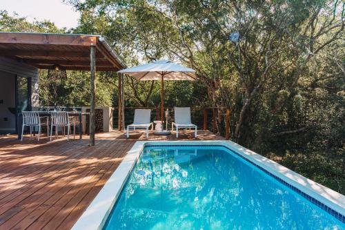 Πισίνα στο ή κοντά στο The Dome, Private Pool, Hot tub, Free Standing Bath, Private Game Reserve, Stargazing, Giraffe Tower, Romantic Getaway, Ultimate Bush Luxury