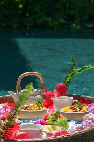 Jídlo v hotelu nebo okolí