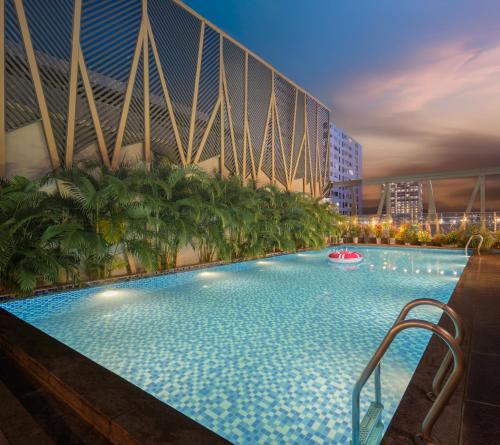 Bazén v ubytování The Art Nest Hotel Nha Trang nebo v jeho okolí