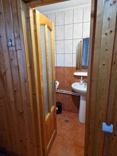 Ένα μπάνιο στο Cabana Poenita