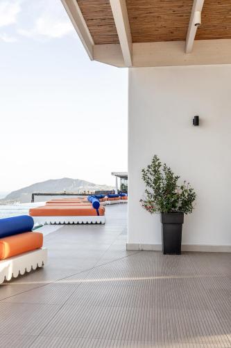 Cresanto Luxury Suites photo 2