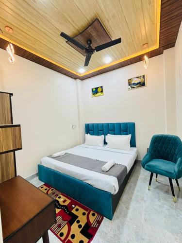 Ένα ή περισσότερα κρεβάτια σε δωμάτιο στο Divyam Grand