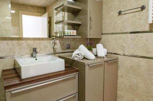 Koupelna v ubytování 33rd floor luxury apartment spa & fitness