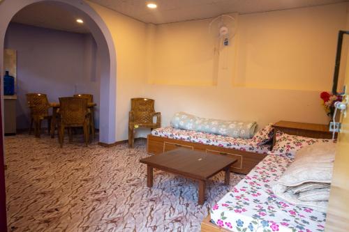 A seating area at Sunside Villa