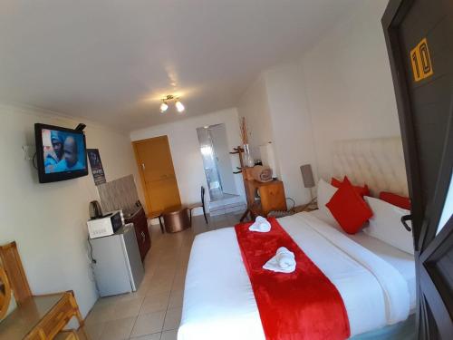 Postel nebo postele na pokoji v ubytování Neo & Ruks Guest Houses Boston Belleville