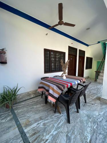 Patio nebo venkovní prostory v ubytování Tiny Spot Hostel Rishikesh