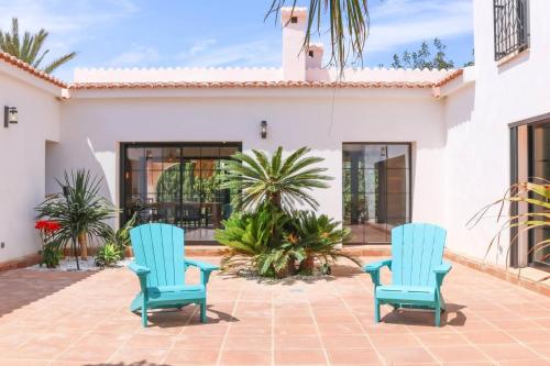 Mediterranean Luxe Villa • 8PAX • Pool • BBQ •Cozy