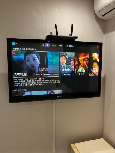 Un televizor și/sau centru de divertisment la STAYV 스테이브 장안 - cozy room in 답십리 동대문