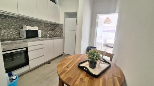 Η κουζίνα ή μικρή κουζίνα στο Bella Sunset Holidays - 3 min da Praia da Mareta