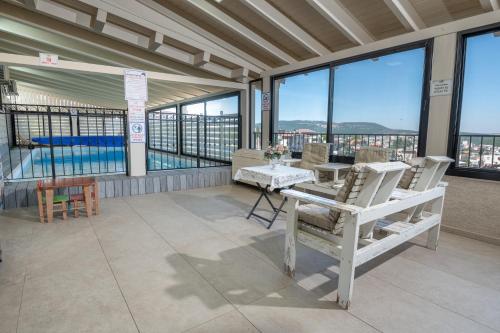 Fotografie z fotogalerie ubytování לה וילה - וילה משפחתית עם בריכה פרטית מחוממת ומקורה v destinaci Beit Jann