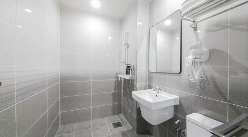 Ένα μπάνιο στο Aroomi Hotel Hyupjae