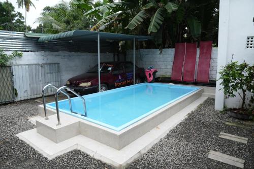 Bazén v ubytování A4 Residence Airport Transit Hub - Free Airport Pick Up & Drop 24HRS nebo v jeho okolí