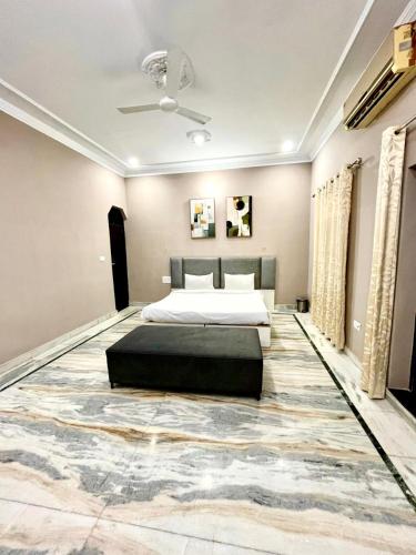 Postel nebo postele na pokoji v ubytování Elinor Villa