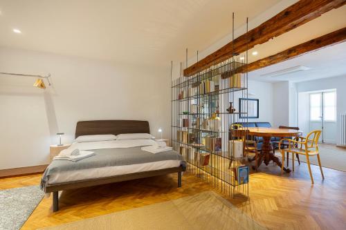a bedroom with a bed and a table in a room at Piazza Mercato14 in Domodossola