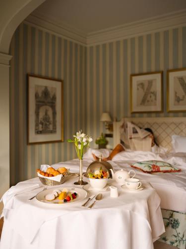 Jídlo v hotelu nebo okolí