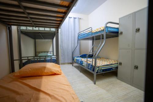 Vuode tai vuoteita majoituspaikassa GW Hostel