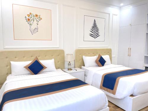 Кровать или кровати в номере Chemisit Nội Bài Airport Hotel