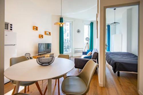 Bright Apartment Near the Old Port
