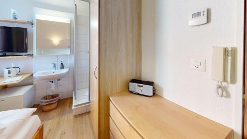 Ένα μπάνιο στο Residenz am See Zimmer 009