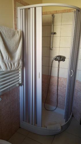 a shower with a glass door in a bathroom at Villa Jolanda & Carmelo in Villaggio Mosè