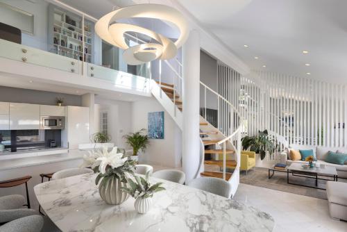 Villa King