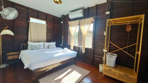 Giường trong phòng chung tại Koala's Nest