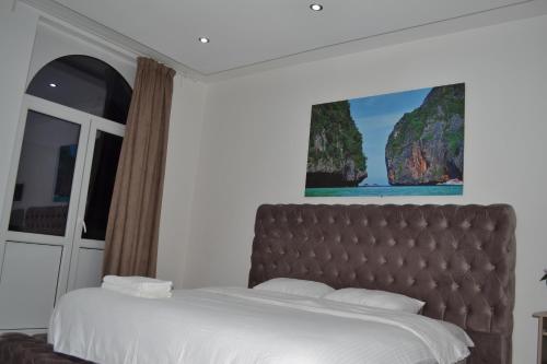 Ένα ή περισσότερα κρεβάτια σε δωμάτιο στο Luxurious Apartment