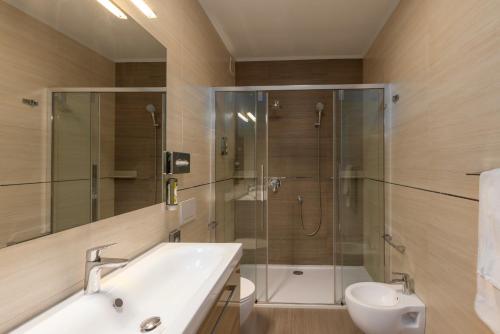 Bathroom sa Villa King