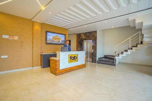 TV a/nebo společenská místnost v ubytování FabHotel Prime Empire