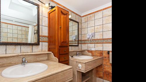 Et badeværelse på Playa Blanca Sea & Heart Apartment BY PVL