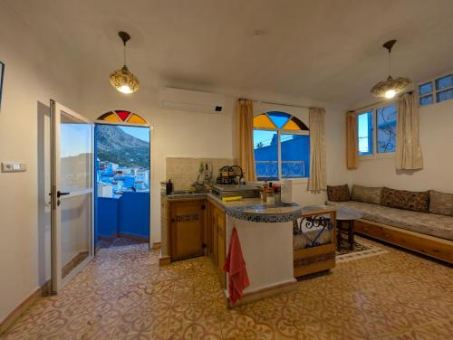 Η κουζίνα ή μικρή κουζίνα στο DAR Dunia Panoramic terrace