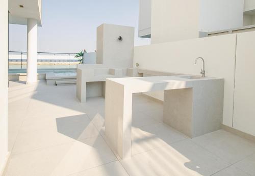 Fotografie z fotogalerie ubytování Stunning 5 Bed Villa with Private Pool and Beach v destinaci Al Ḩamrīyah