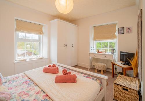 a bedroom with a bed with two teddy bears on it at YR HEN FICERDY in Aberystwyth