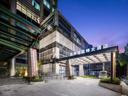 El edificio en el que está el hotel