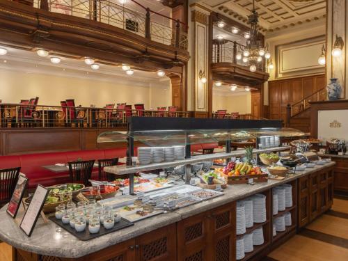 Jídlo v hotelu nebo okolí