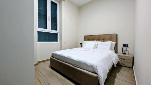 En eller flere senge i et værelse på 2 Bedroom Home Kallithea - Arhontoula Residences