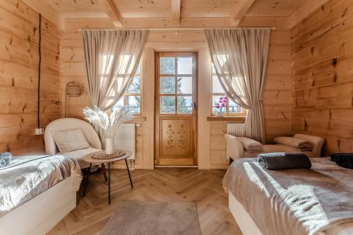 a bedroom with two beds and a window at Czorna Chata u Chocyków in Czarna Góra