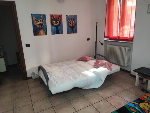 Postel nebo postele na pokoji v ubytování Leo House