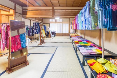 a room filled with lots of tables with colorful fabrics at Honjin Hiranoya Kachoan in Takayama