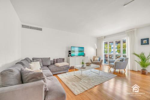 Marbella Concordia 4BR Close to beach & garage