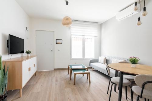 Casita Villaverde – 2-Bedroom House with Private Patio