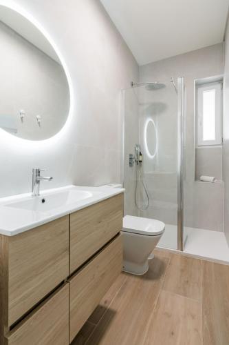 Casita Villaverde – 2-Bedroom House with Private Patio