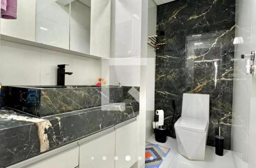 Ένα μπάνιο στο Aconchego de Lugar - Eri & Douglas