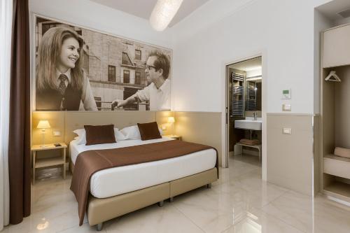 Giường trong phòng chung tại Hotiday Napoli Lungomare