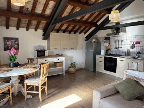 Nhà bếp/bếp nhỏ tại San Martino Guest House Sunlight