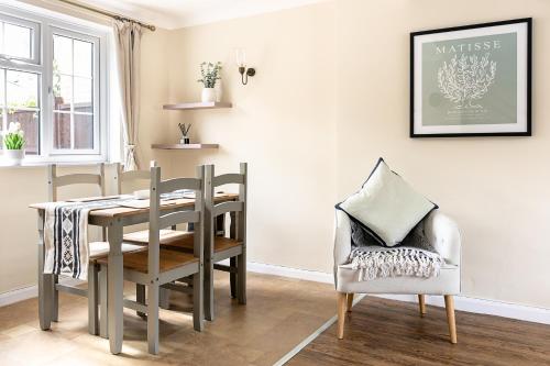 a dining room with a table and chairs at Charming 2 Bed Cottage Pet Friendly Garden Parking in Woodhouse Eaves in Woodhouse