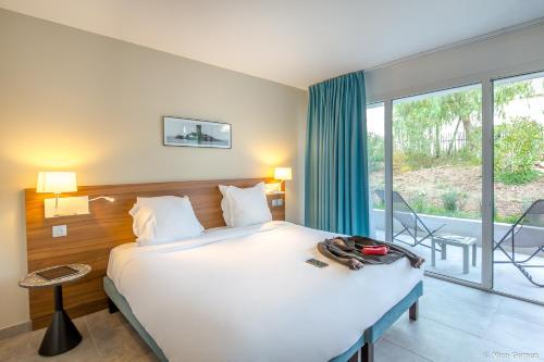 Postel nebo postele na pokoji v ubytování SOWELL HOTELS La Plage